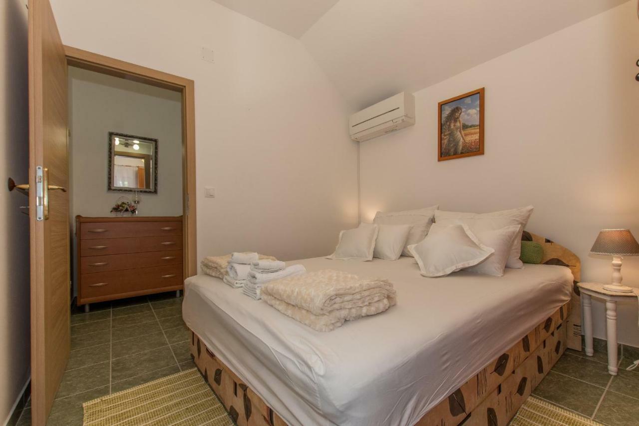 Holiday Home Godinj Donje Rascane Kültér fotó
