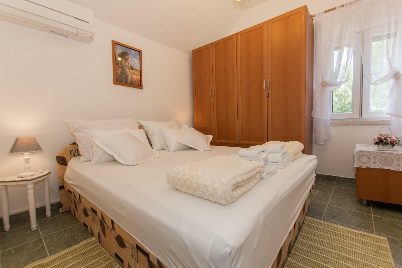 Holiday Home Godinj Donje Rascane Kültér fotó
